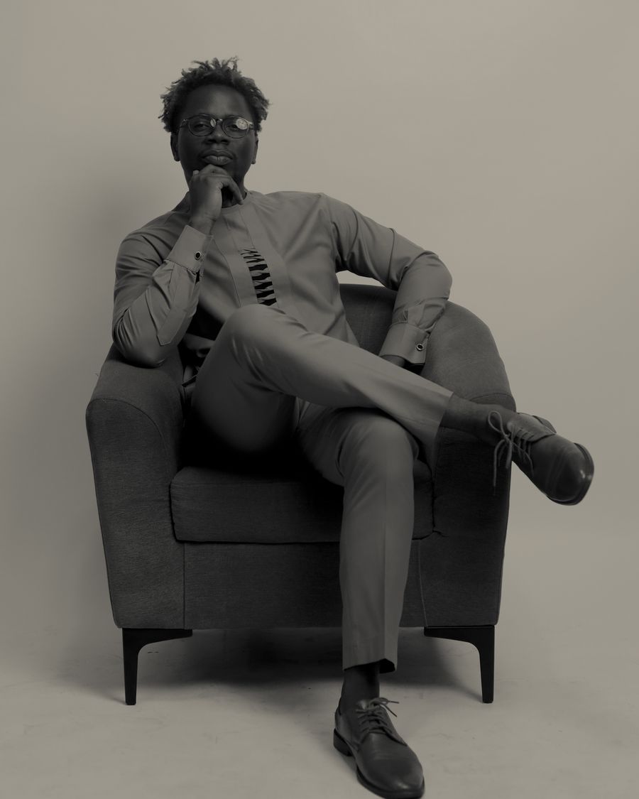 Andrew Miracle studio shot by Sianeh Ask Photo Company